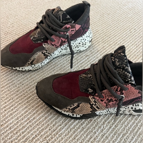 Steve Madden women’s low top sneaker - Picture 3 of 6
